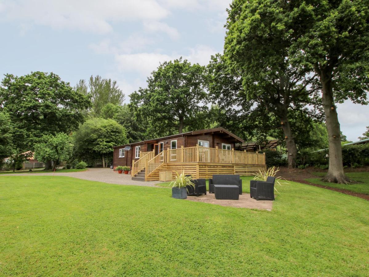 The Log Cabin Tenbury Ngoại thất bức ảnh