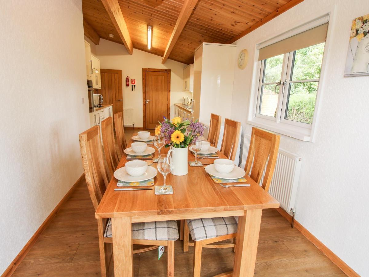 The Log Cabin Tenbury Ngoại thất bức ảnh